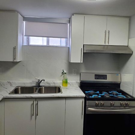 Maxwell Esabu Apartment Toronto Exterior photo